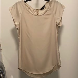Express Cream Top with Zipper Back